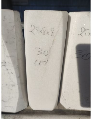 Vaza din marmura cu defecte nr. 1